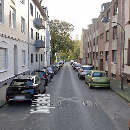 - Chilliges Zimmer In Dusseldorf Mit Balkon & Kuche; Big Tv And Bed - Exteriör bild