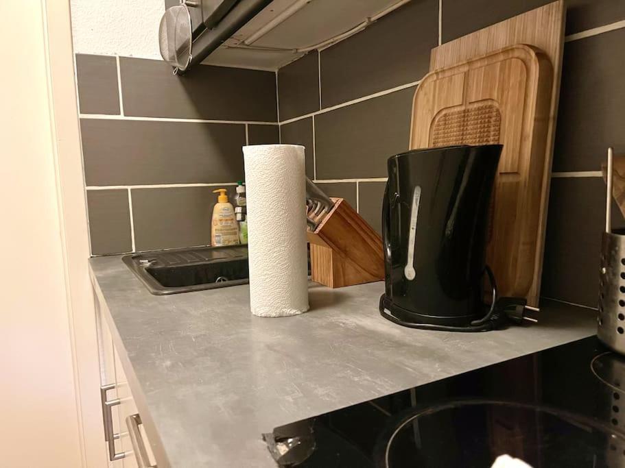 - Chilliges Zimmer In Dusseldorf Mit Balkon & Kuche; Big Tv And Bed - Exteriör bild
