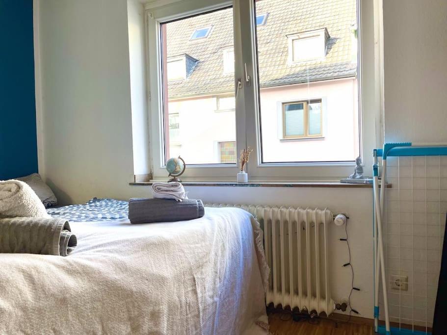 - Chilliges Zimmer In Dusseldorf Mit Balkon & Kuche; Big Tv And Bed - Exteriör bild
