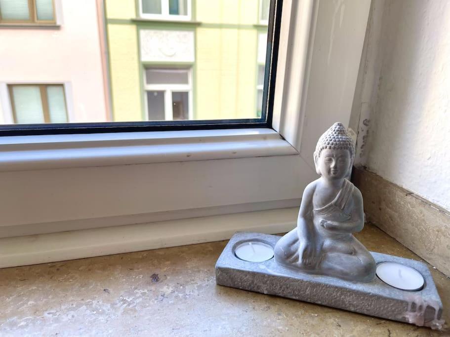 - Chilliges Zimmer In Dusseldorf Mit Balkon & Kuche; Big Tv And Bed - Exteriör bild