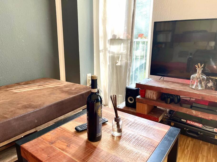 - Chilliges Zimmer In Dusseldorf Mit Balkon & Kuche; Big Tv And Bed - Exteriör bild